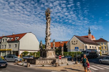 Veba Sütunu (Pestsule) veya Trinity Sütunu, Poysdorf