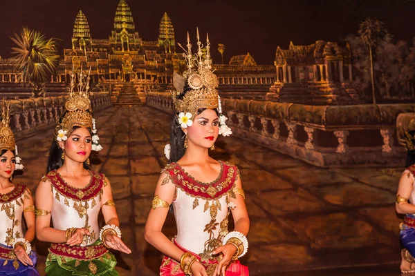 Bailarines Jemeres Tradicionales Actúan Durante Espectáculo Siem Reap Camboya —  Fotos de Stock