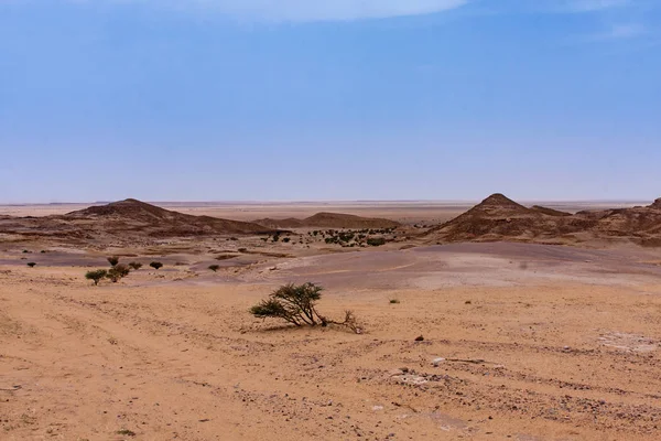 Eine Wüstenlandschaft Südwestlich Von Riad Eine Kombination Aus Flachem Und — Stockfoto