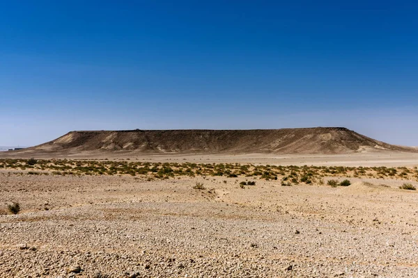 サウジアラビア リヤド近郊の砂漠におけるテーブルトップ堆積形成 — ストック写真