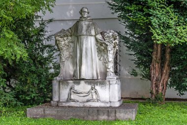 Mendelianum'daki bahçede Gregor Mendel Heykeli, Mendel Müzesi, Brno.