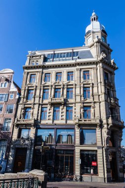 Amsterdam'ın tarihi merkezinin geleneksel mimarisi