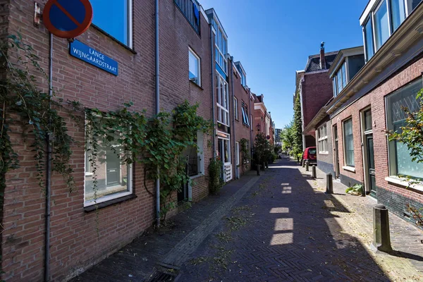 Lange Wijngaardstraat Haarlem Tarihi Merkezinde Küçük Sakin Bir Sokak — Stok fotoğraf