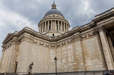 Paris Panteonu. Ünlü Fransız vatandaşlarının anıtı.