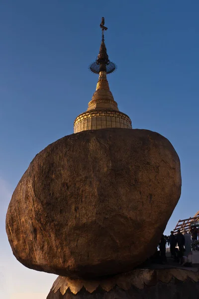 Aranyszikla Pagoda Kyaiktiyo Mianmar — Stock Fotó