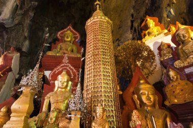 Pindaya Mağaralarında Buda 'nın altın heykelleri ve heykelleri, Myanmar