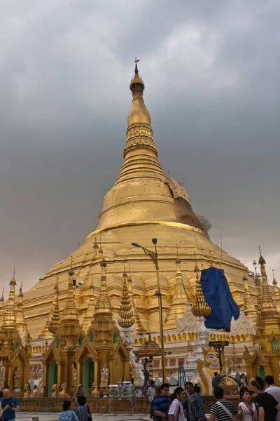 Shwedagon Pagoda Egy Felhős Napon Yangon Mianmar — Stock Fotó