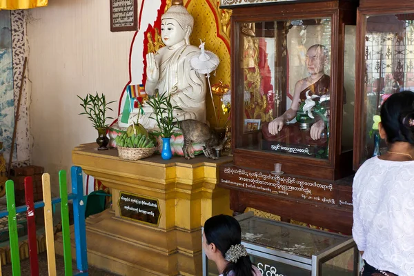 Jedna Mnoha Buddhových Svatyň Botahtaung Pagoda Yangon Myanmar — Stock fotografie