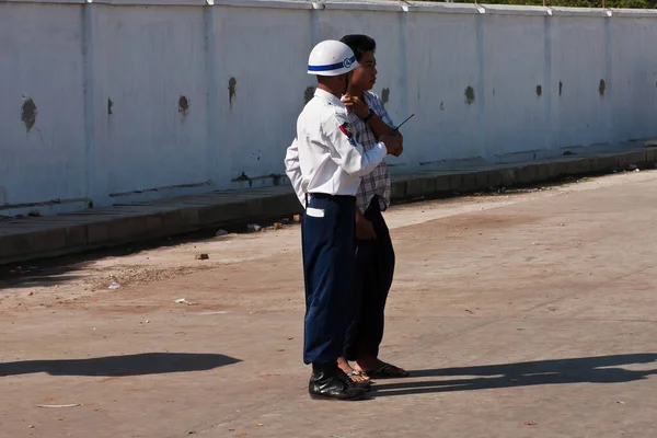 Policía Birmano Hombre Local Calle Yangon Myanmar — Foto de Stock