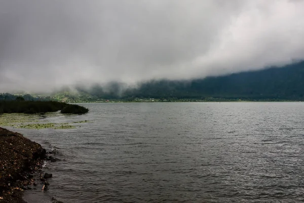 Χαμηλή Θολερότητα Πάνω Από Λίμνη Μπατούρ Danau Batur Μπαλί Ινδονησία — Φωτογραφία Αρχείου