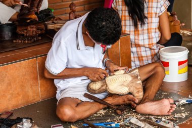 Balili ahşap oymacılığı sanatçısı