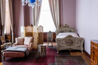 Beylerbeyi Sarayı, İstanbul, Türkiye 'de bir yatak odasının içi