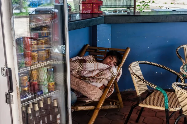Personal Del Complejo Vietnamita Durmiendo Trabajo Durante Temporada Baja — Foto de Stock