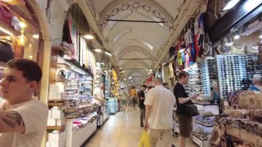 İstanbul, Türkiye - 5 Ağustos 2025: Büyük Pazar