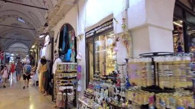 İstanbul, Türkiye - 5 Ağustos 2025: Büyük Pazar