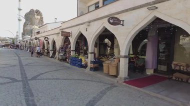 Ortahisar, Türkiye - 2 Ağustos 2025: Tepeba Meydan, Abdiolu Cami ve Ortahisar Şatosu