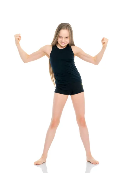 Маленька дівчинка показує свої м'язи . — стокове фото