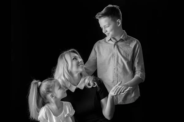 Young mother with her son and daughter studio black-and-white ph — Stock Photo, Image
