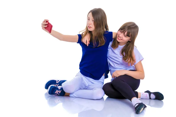 Two girls make a self-portrait on a smartphone. — Stock Photo, Image