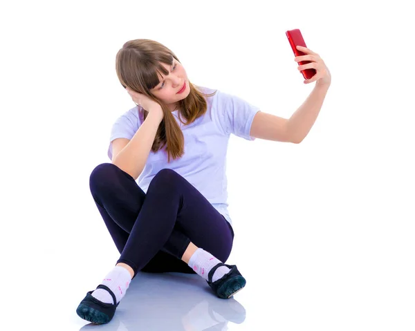 Το χαριτωμένο κοριτσάκι κάνοντας selfie — Φωτογραφία Αρχείου