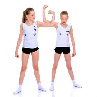 Kızlar jimnastikçiler kendi kaslarını göster.