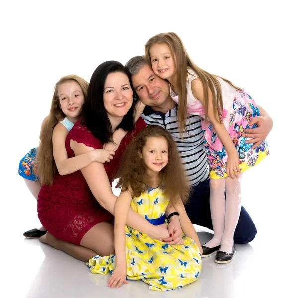 Familia feliz con niños pequeños —  Fotos de Stock