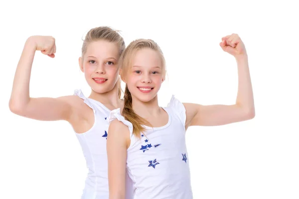 Chicas gimnastas muestran sus músculos . —  Fotos de Stock