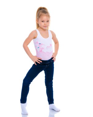 Jimnastikçi egzersizi yapmaya hazırlanıyor..