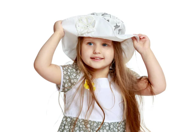 Liten Flicka Hatt Begreppet Mode Barnens Fritid Till Sjöss Isolerad — Stockfoto