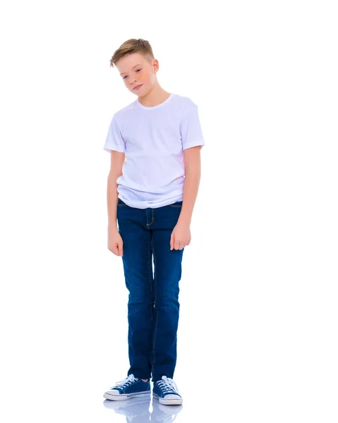 Enttäuschter kleiner Junge im Schulalter. — Stockfoto