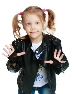 Küçük kız gesticulating.