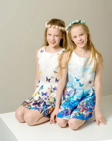 Two beautiful little girls in the studio. — Stock Photo, Image