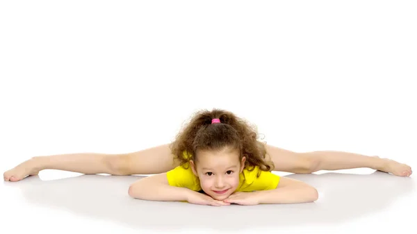 Flicka gymnast utföra garnträning. — Stockfoto