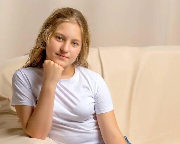 Retrato de una colegiala de cerca . —  Fotos de Stock