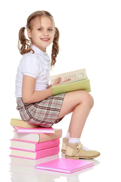 Fetiță cu o carte — Fotografie, imagine de stoc