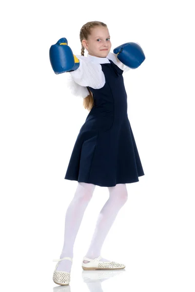 Gadis sekolah dalam sarung tinju . — Stok Foto