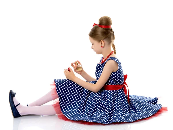 Little girl makes herself a make-up. — Stock Photo, Image