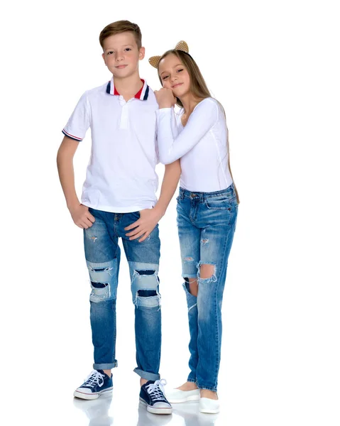 Teens bror och syster. — Stockfoto