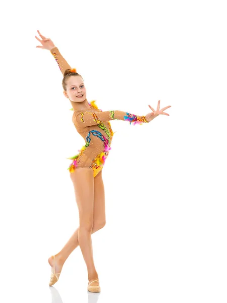 Una niña alegre está bailando . —  Fotos de Stock