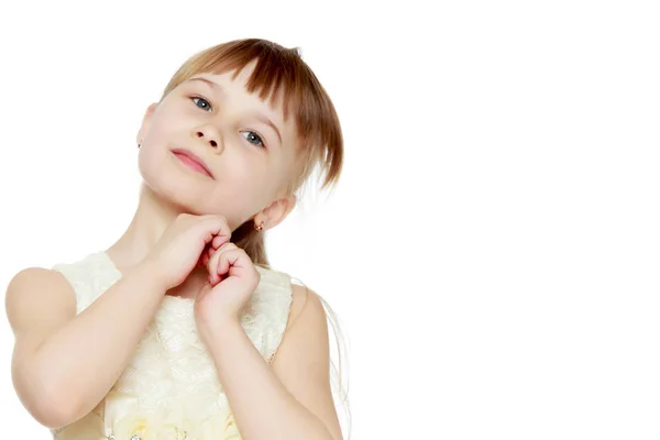 Porträt eines schönen kleinen Mädchens — Stockfoto