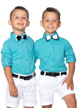 İki küçük çocuğu yakın çekim.