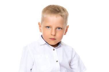 Küçük çocuk yakın çekim, portresi izole.
