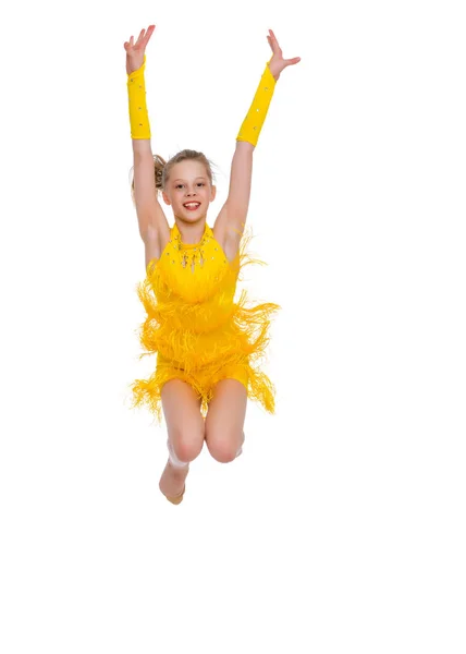A ginasta menina executa um salto . — Fotografia de Stock