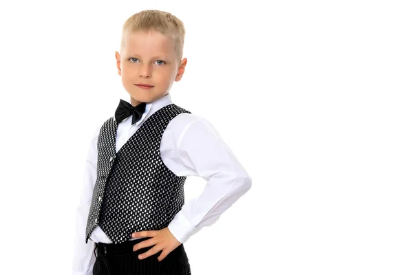 Un niño en un chaleco con una mariposa . — Foto de Stock