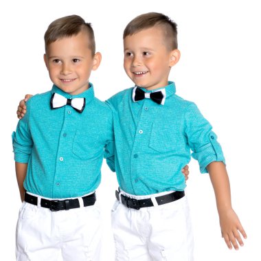 İki küçük çocuğu yakın çekim.