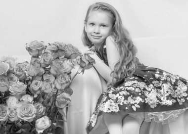 Güzel küçük kız 5-6 yıl.