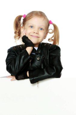 Küçük kız düşündüğü.