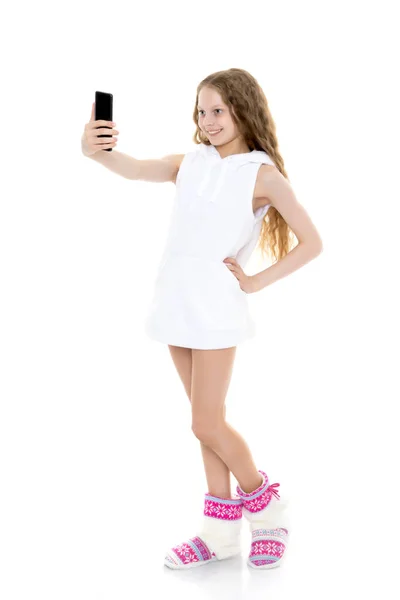 Linda niña haciendo selfie —  Fotos de Stock