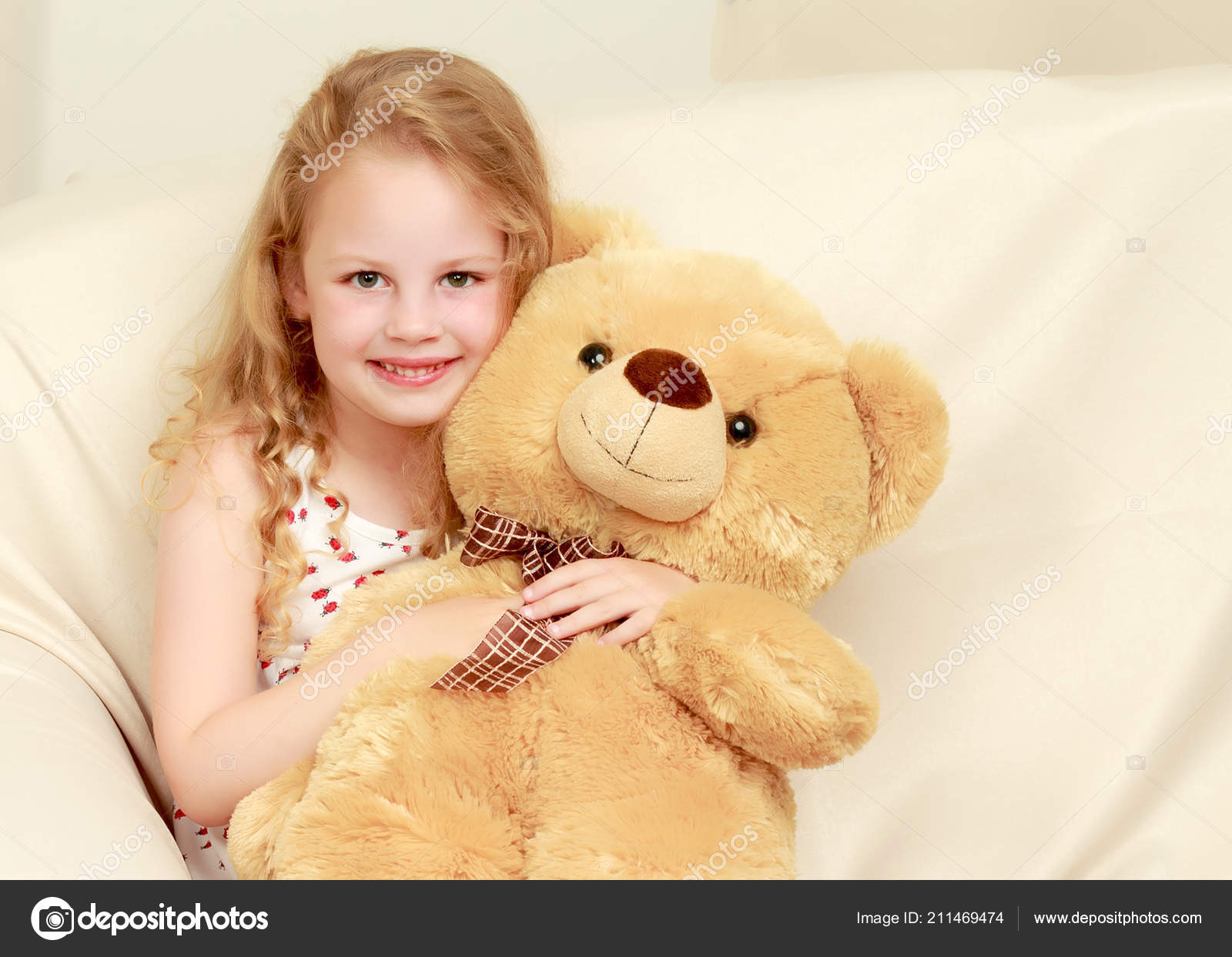 little girl with a teddy bear