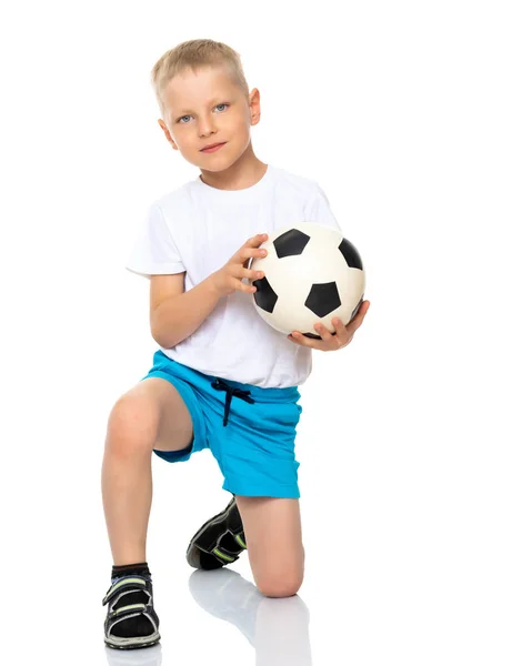 小男孩正在玩足球. — 图库照片